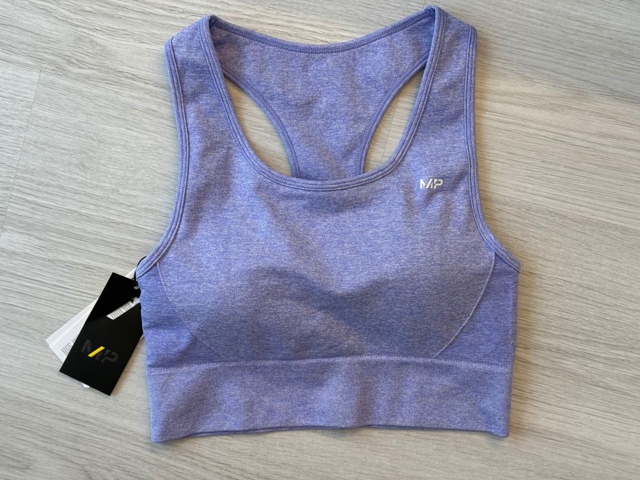 Спортно бюстие на My Protein с етикет