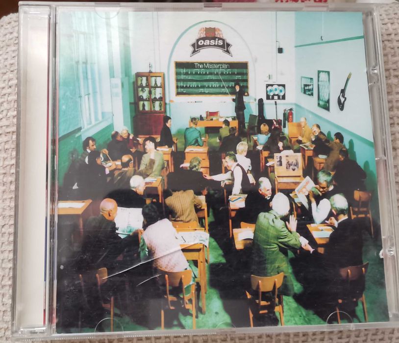 Vând album CD OASIS - Masterplan. Sunet impecabil!