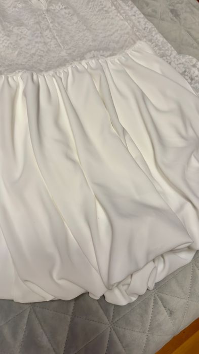 Рокля - бяла, къса, с дантела и сатен