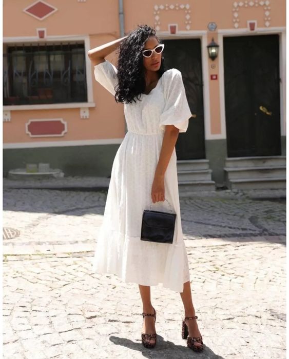 Rochie brodata superba