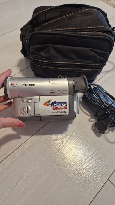 Видеокамера Samsung VP-L520 (8 mm)