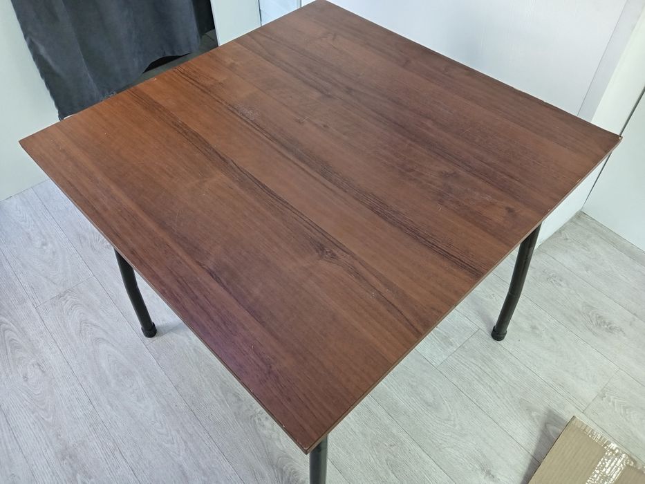 Стол в хорошем состоянии