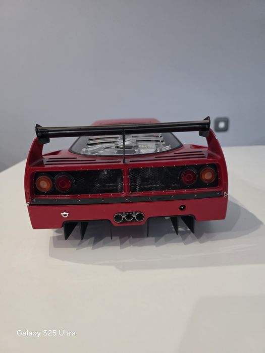 Ферари ф40 компетационе 1:8 (Ferrari F40  competizione 1:8)