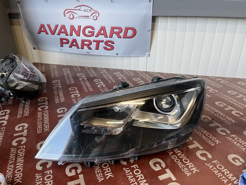 Фар Seat Alhambra 2015г