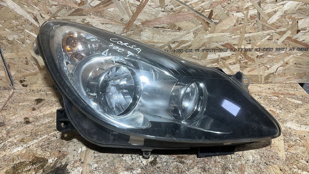 Far/Faruri stanga-dreapta Opel Corsa D Fundal Negru