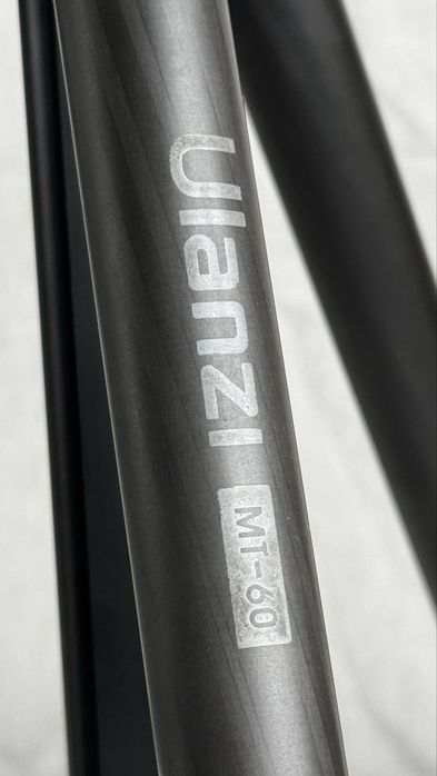 Продаю штатив Ulanzi MT-60, карбон