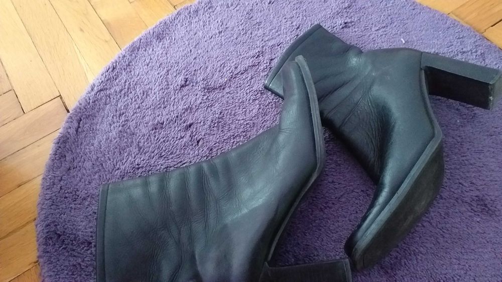 Дамски кожени боти размери 37 и 41 естесвена кожа-40лв.