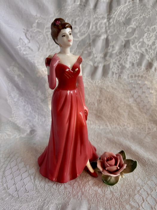 Лимитирана фигурка Coalport – Ladies of fashion, Lady in Red