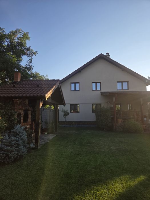 Casa de vanzare complet mobilată cu o curte generoasă in Zimand Cuz