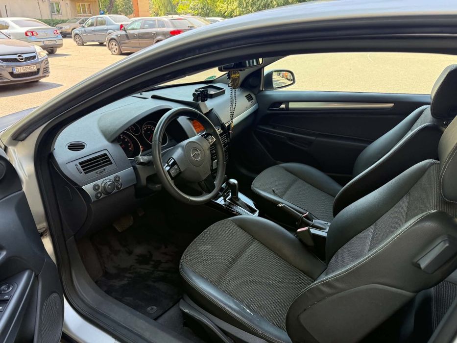 Opel Astra gtc 2010