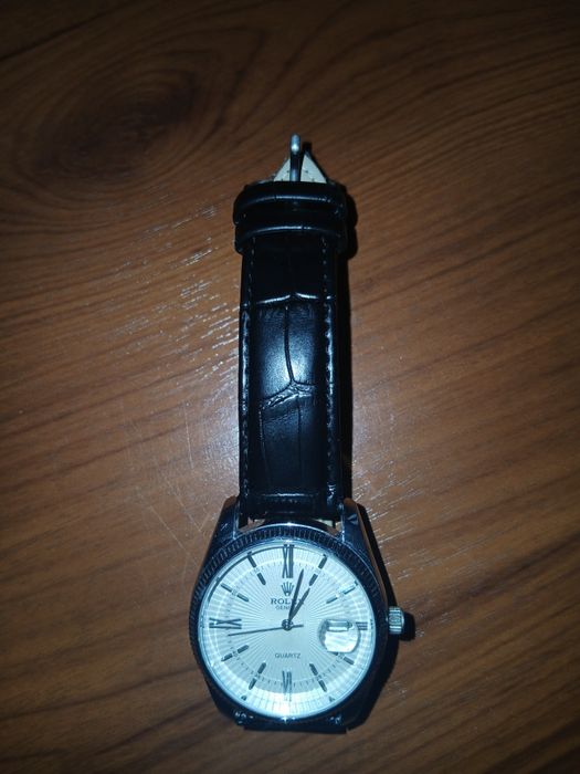 Rolex soat sotiladi