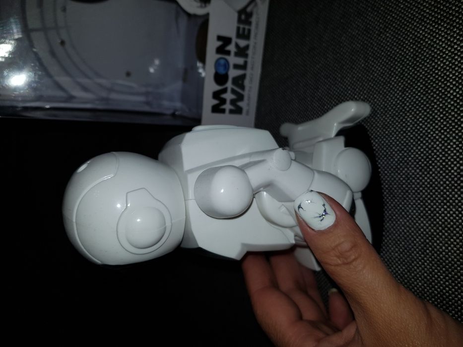 Продам интерактивную игрушку - робота Silverlit Moonwalker