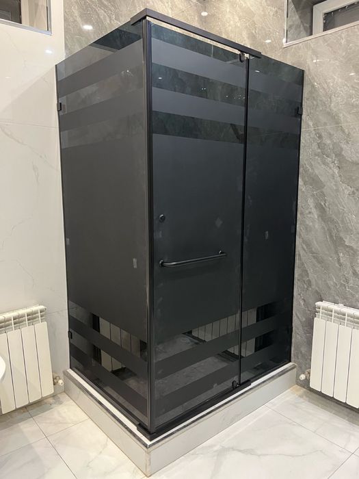 Стеклянные душевые кабины