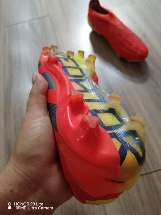 Продам футбольные бутсы