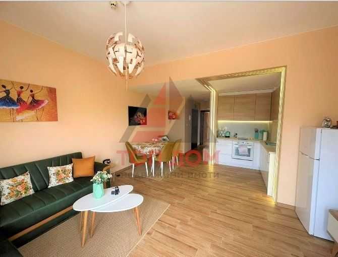 Дава се под наем Двустаен апартамент в к.к. Св.Св. Константин и Елена - 70 кв.м за 800 € - Снимка #1