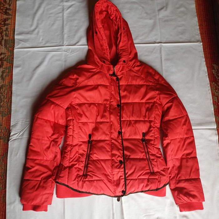 Яке дамско, подходящо за ранна есен и за пролетта.