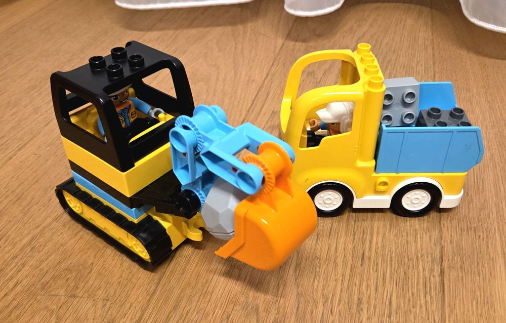 Vand LEGO DUPLO Camion și excavator pe șenile - second hand