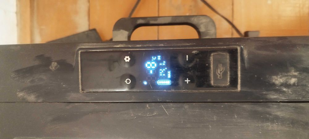 Mashinada 12W da ishlaydi uyda 220W da ishlaydi
