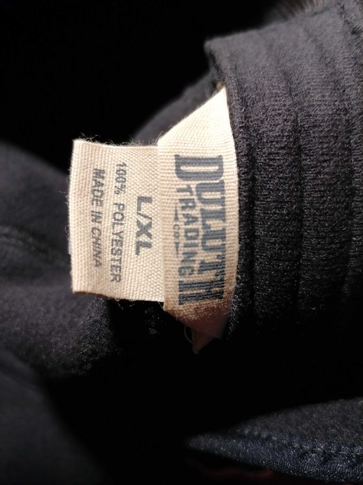 Продавам нова качествена зимна поларена шапка с козирка марка Duluth