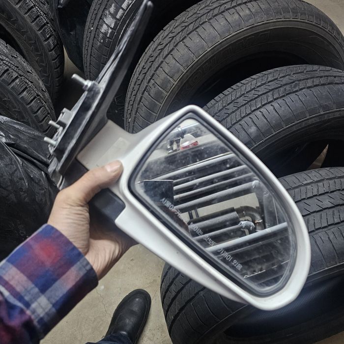 Продам зеркало  хундай 2008