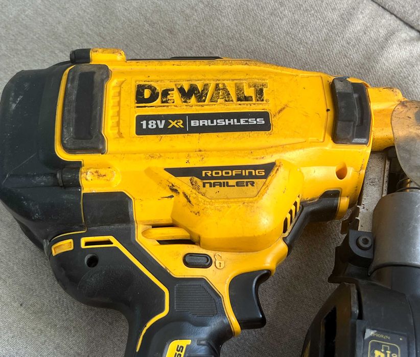 Pistol cuie acoperis DeWalt DCN45RN 18V XR Brushless