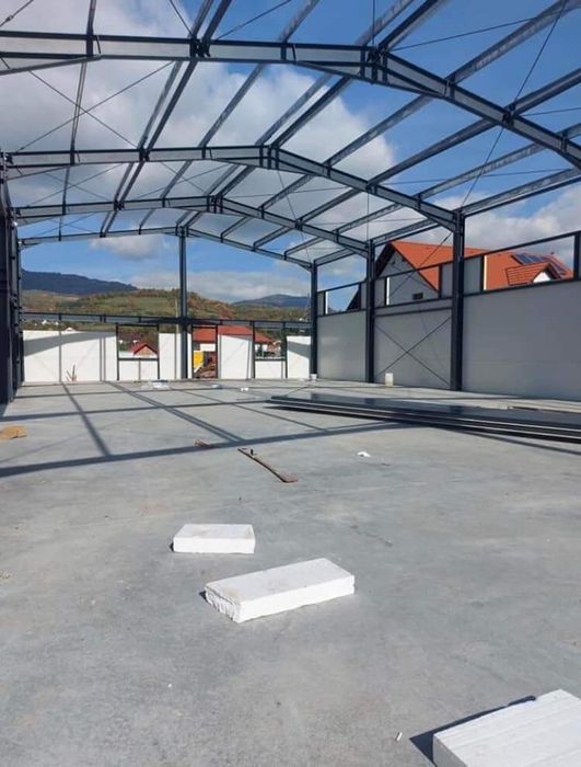 Turnare cuzineti hale metalice cu panouri sandwich cu proiect