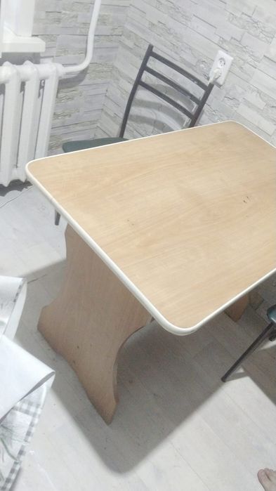 Продам.       стол