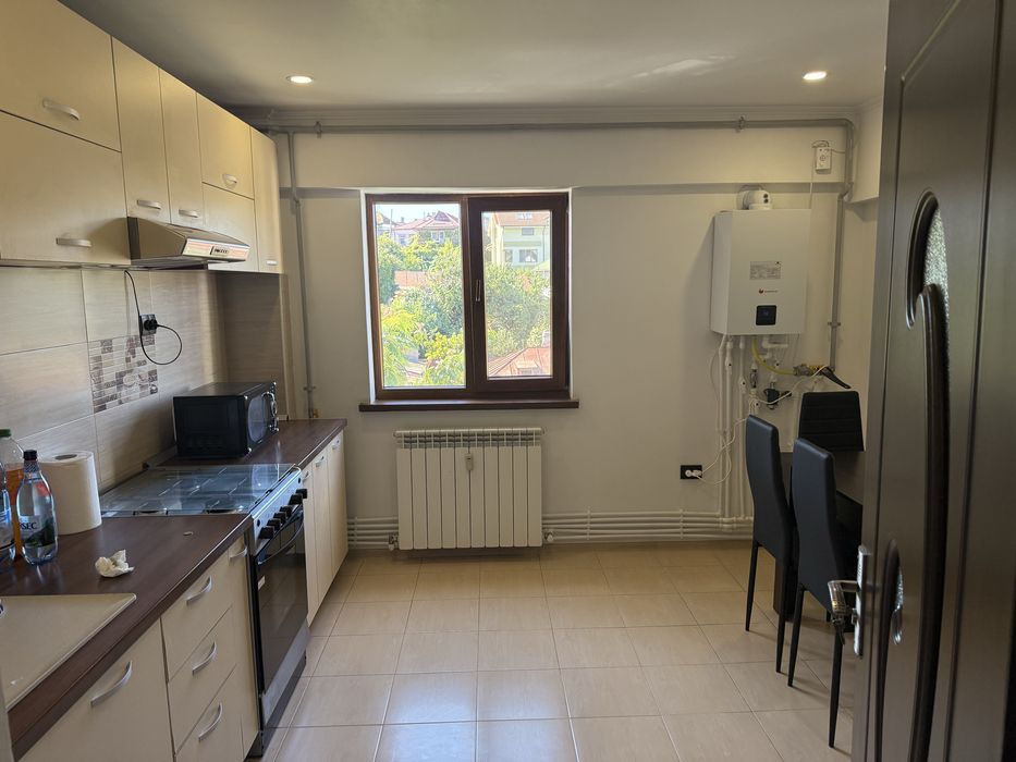 Apartament 3 camere decomandat zina centrala