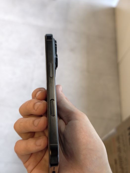 iPhone 16 Pro 256GB Black – 98% батерия, 1г+ гаранция, Перфектен!