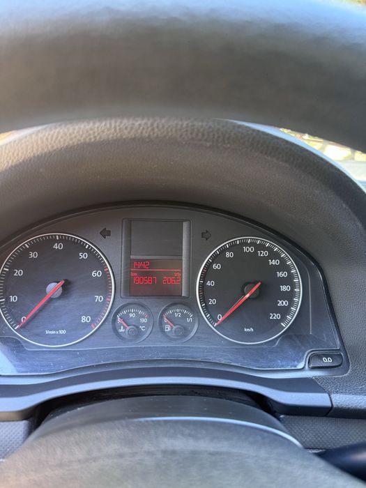 Vând Volkswagen Golf 5 – 1.4 benzină, 2006