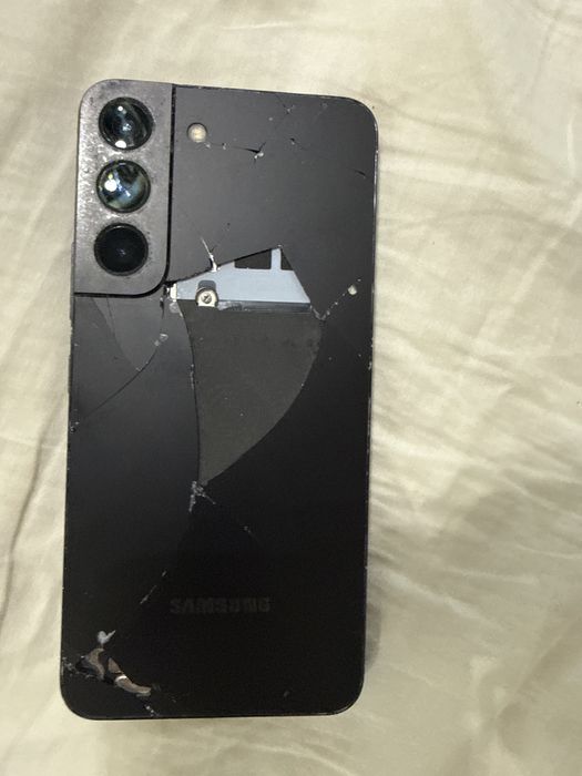 Телефон Samsung s22