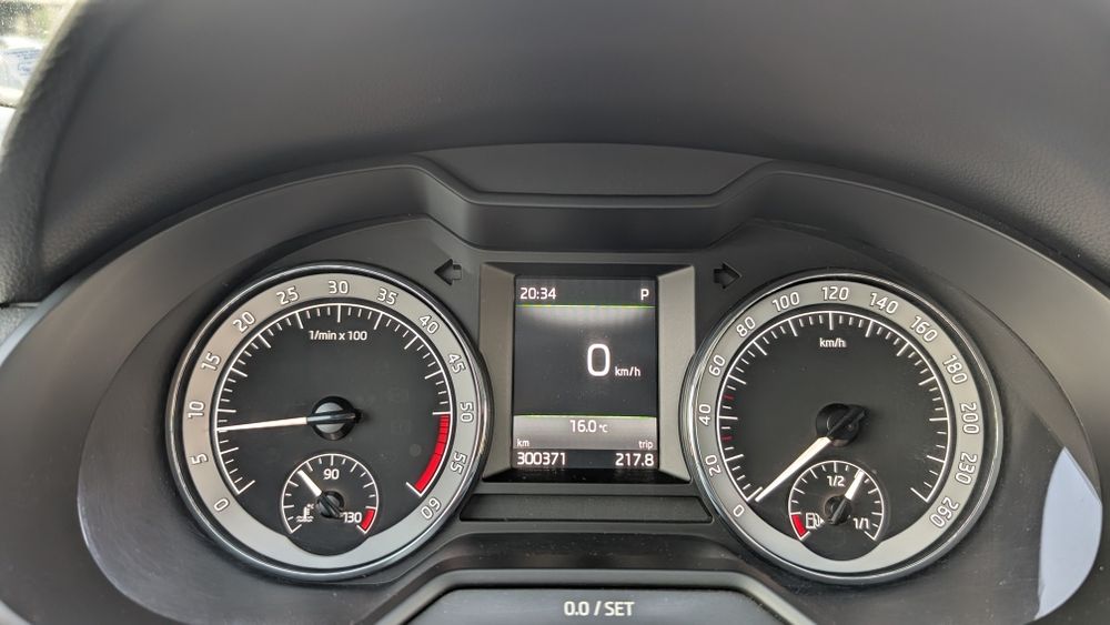 Обслужен, Skoda Octavia 2.0TDI DSG 4x4 Facelift