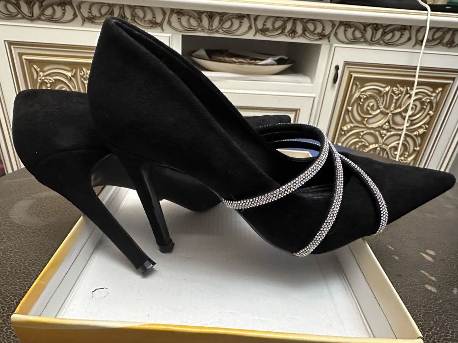 Продам женские туфли