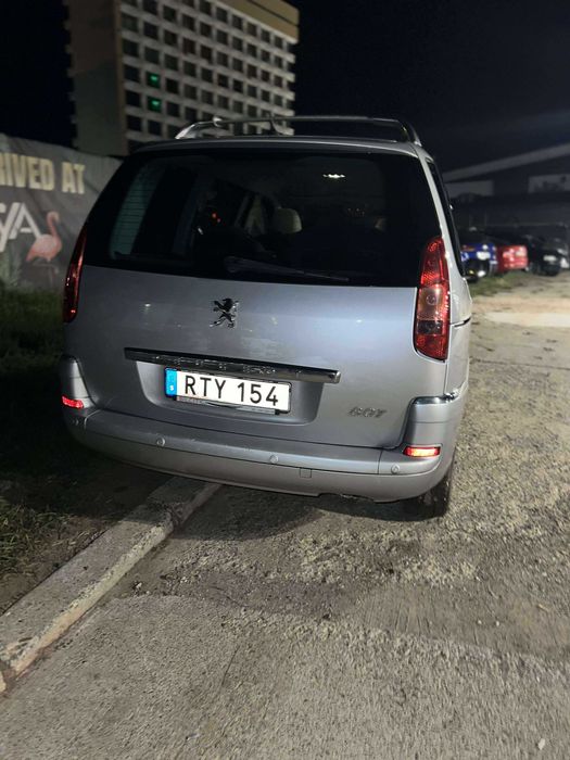 Mașina cu 7 locuri de familie
