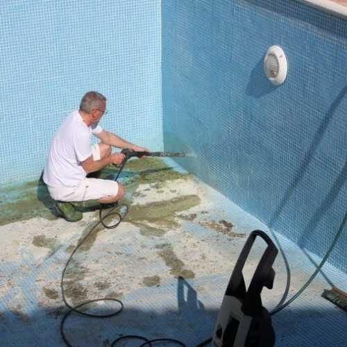 Профессиональная чистка бассейнов