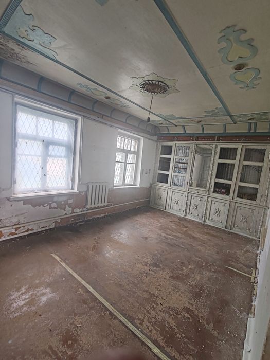 Яккасарайский 5 комнатный участка среднее ремонт, пустая. Только семья