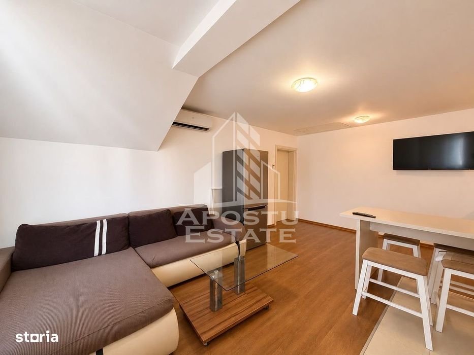 Apartament cu 3 camere de vanzare, loc de parcare, Dumbravita — fotografia 3
