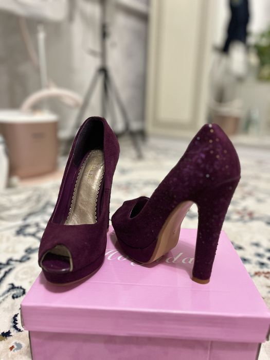 Продам женские новые туфли