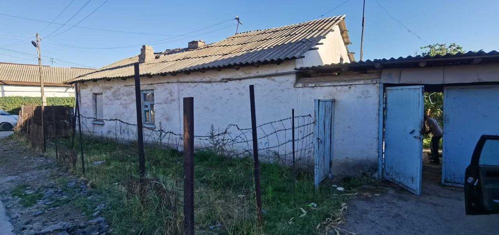 Дом в г. Чиназе Ташкентской области 8 соток, 5 комнат