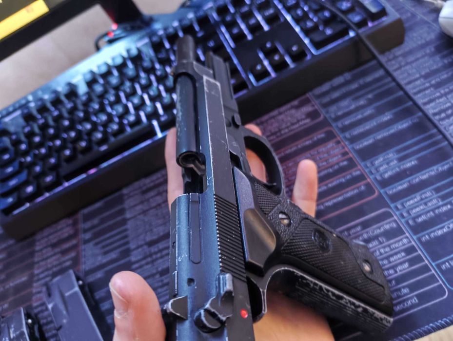 Airsoft / Еърсофт пистолет KJW Beretta M9 GBB