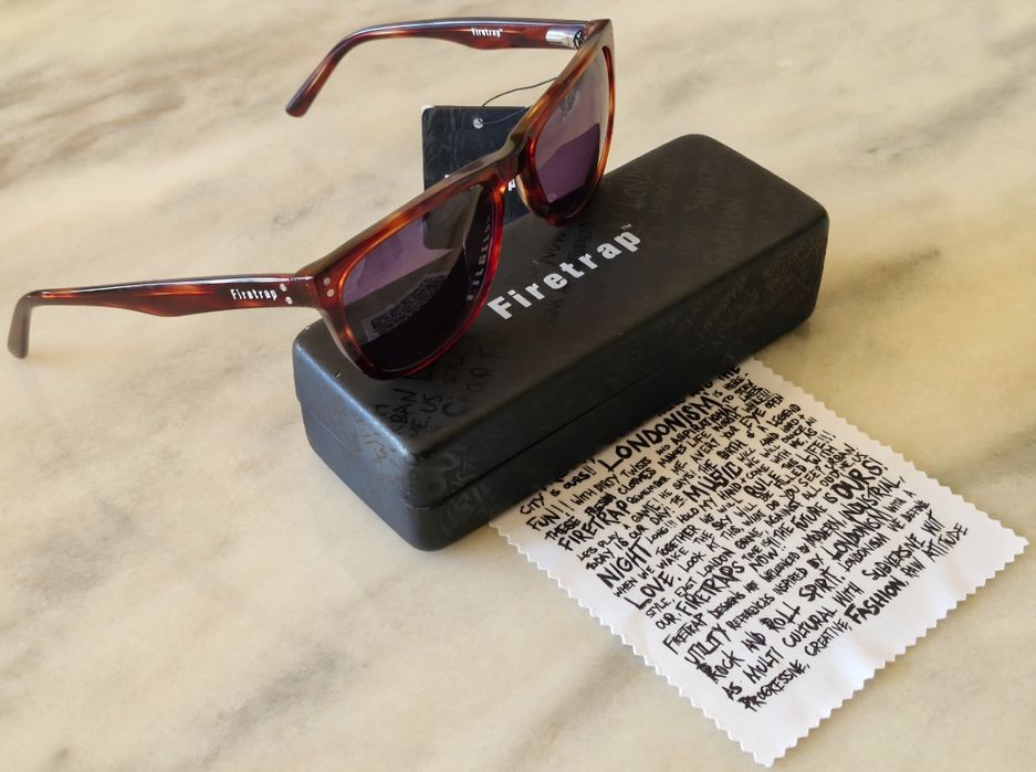Оригинални слънчеви очила Firetrap (UV) с почистваща кърпичка и кутия!