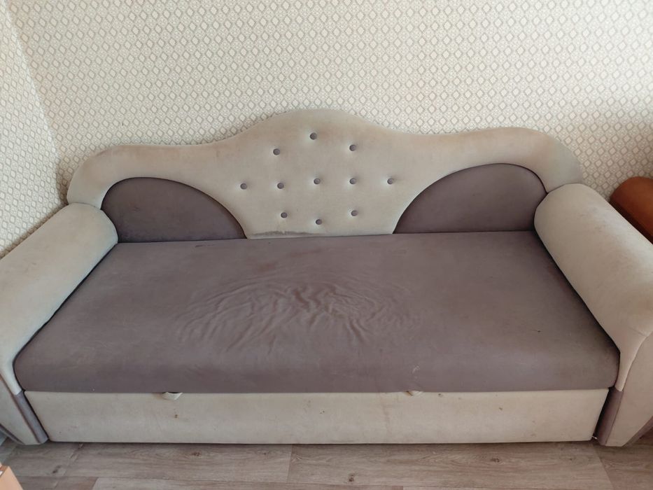 Диван бесплатно.