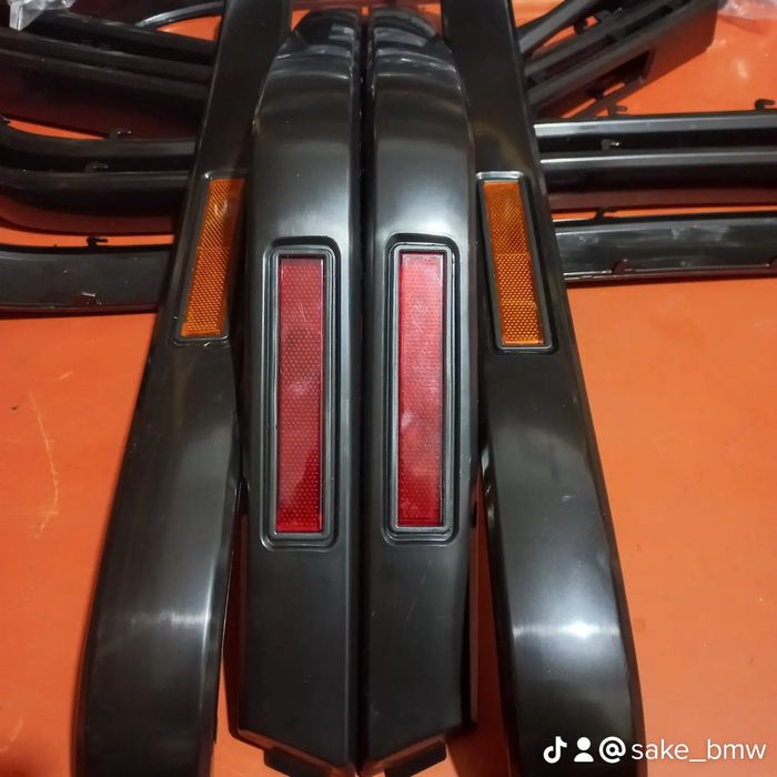 Накладка с катофотами. BMW E34 БМВ