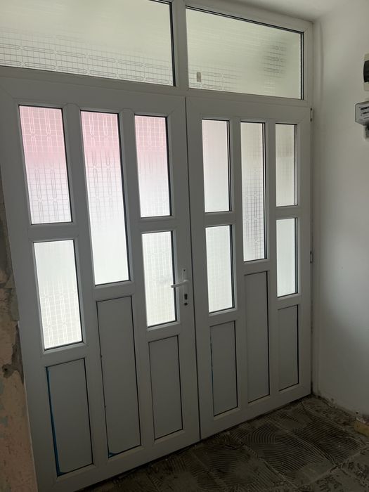 Vand usa dubla  si doua ferestre termopan