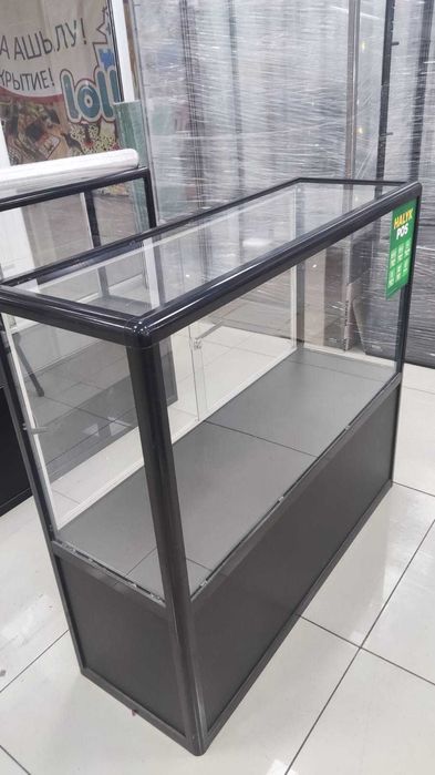 Витрины стеклянные для товара