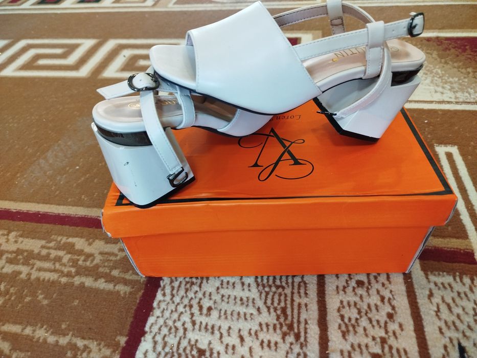 Jenskiy obuv yangiday