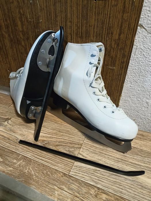 Продам коньки и лыжи