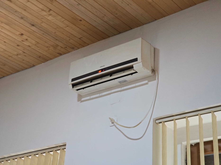 Vând apartament la casă