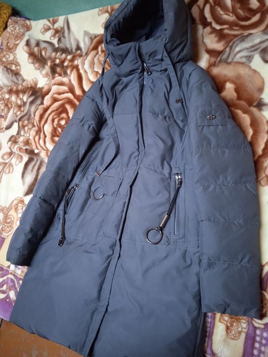 Продам зимнюю, очень теплую куртку.