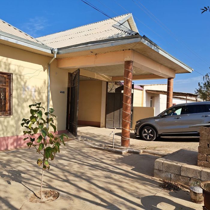 Hovli srochni sotiladi